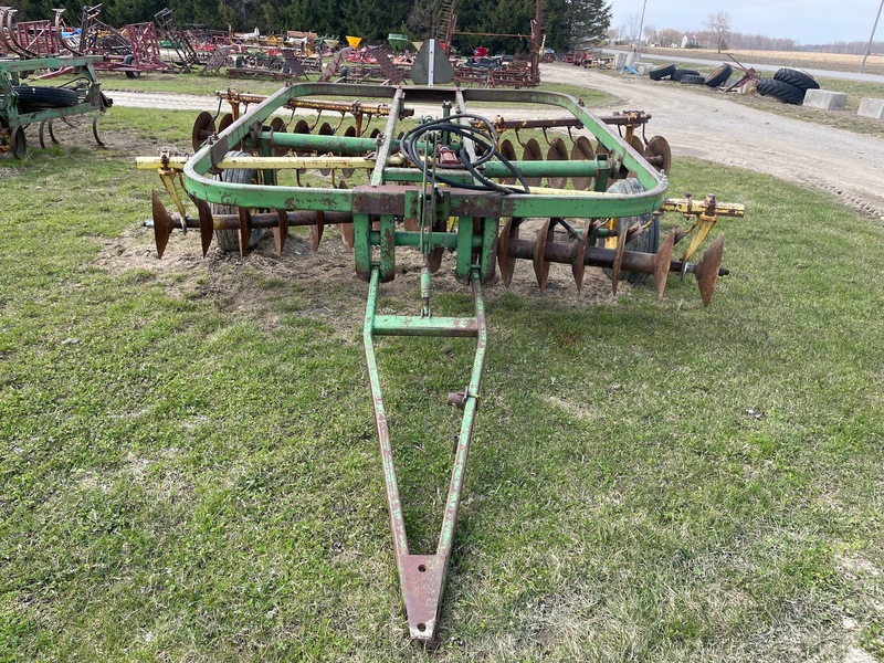 Tillage - Discs  John Deere 210 Disc - 11 Foot Photo